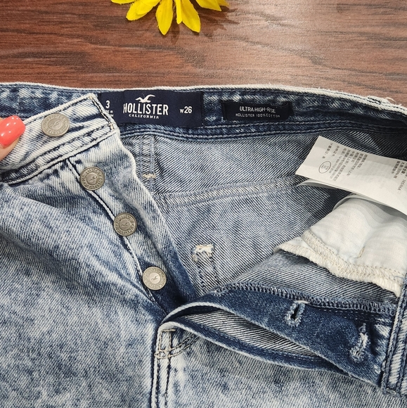 HOLLISTER ULTRA HIGH WAIST DENIM SHORTS ✨️✨️ - Picture 2 of 6